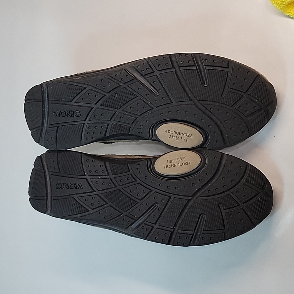 Vionic Arbor Slip-On Clogs - Picture 8 of 8